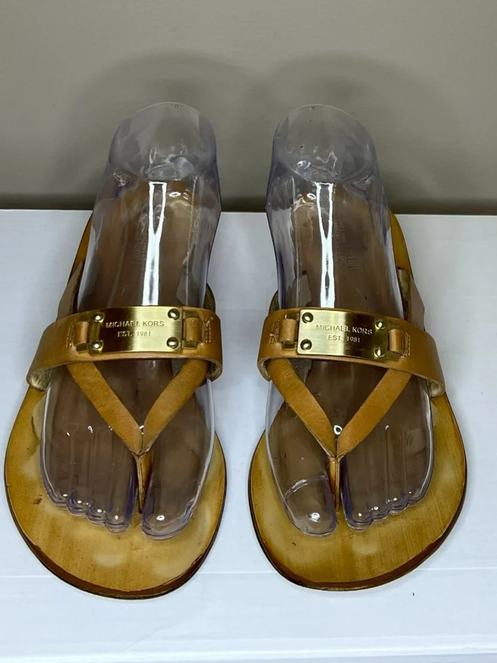 Michael Kors Tan Leather Thong Sandals Gold Logo Flat Sandals Women's 8